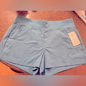 NWT - Athleta Trekkie North Shorts - Borealis Green - 18